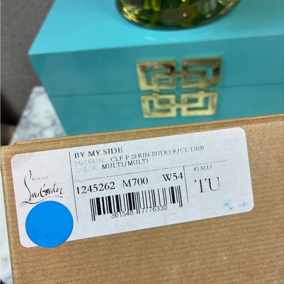 Christian Louboutin Shun Sudo Button Flower Blossoms Compact Wallet RARE NWT - Picture 13 of 13